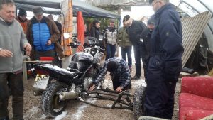 SPI-Wintertreffen. Wie es sich gehört, muss auch ein bißchen gebastelt werden.